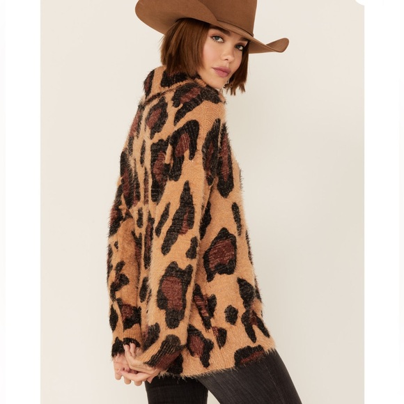 NWOT Show me your MuMu cheetah fever fuzzy turtle neck sweater - Picture 4 of 8